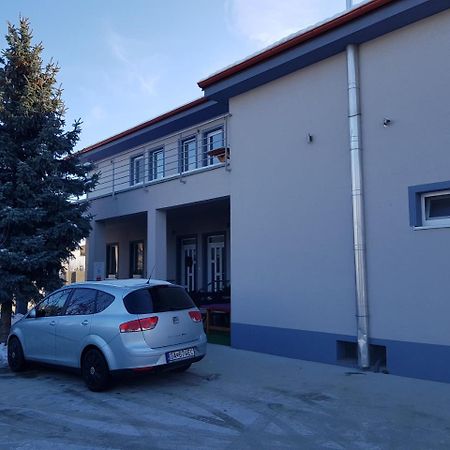 Ubytovanie House Galánta Kültér fotó